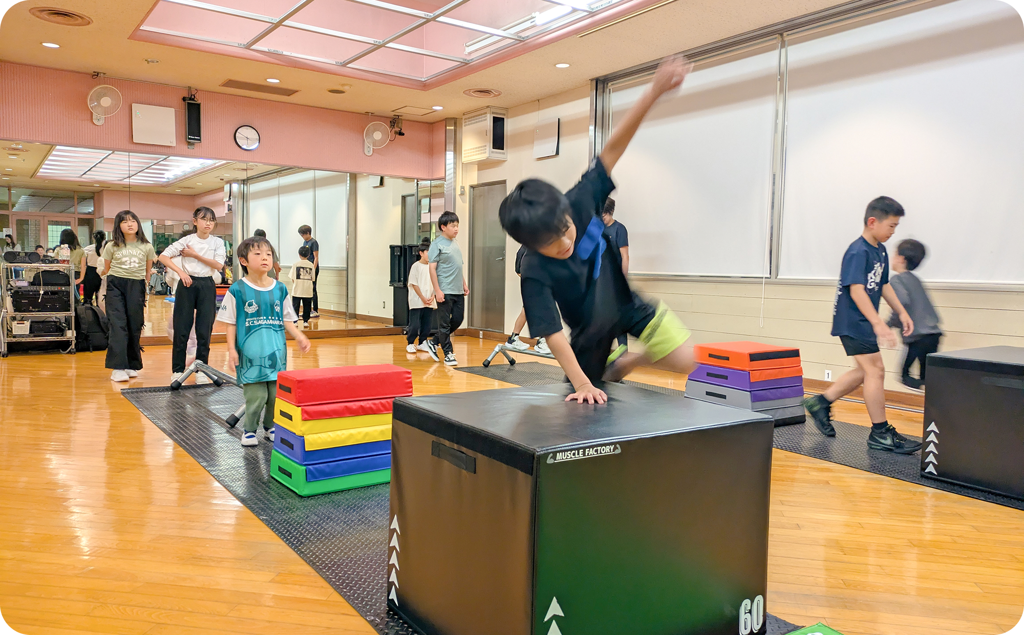 パルクール教室の体験する子供